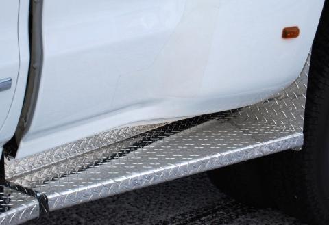 Running Boards Classicpro Series Diamond 4 Inch 15-18 Silverado/Sierra 2500/3500 14-18 Silverado/Sierra 1500 8 Ft Long Bed 4 Inch Riser Aluminum Owens Products