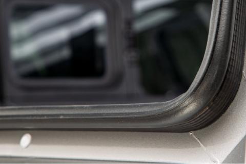 Silverado/Sierra Truck Bed Cap SmartCapEVOc Commercial OEM White For 19-24 Chevrolet Silverado/Sierra 1500 6.5 Foot Standard Bed SmartCap