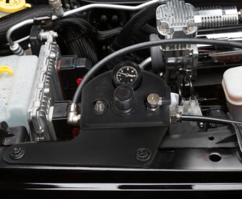 Jeep JK Tire Inflator System 4 Tire For 07-18 Wrangler JK W/Engine Mount With Box, Fittings, Hoses and Storage Bag Black UP Down Air