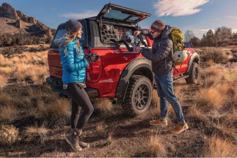 Silverado/Sierra Truck Bed Cap SmartCap EVOa Adventure Matte Black For 19-24 Chevrolet Silverado/Sierra 1500 6.5 Foot Standard Bed SmartCap