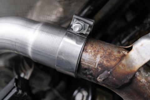 Porsche 2.5 Inch Axle Back Dual Split Rear Bypass Armor Pro Series Carbon Fiber Tips For 14-24 Porsche Macan MBRP