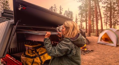 Truck Bed Cap SmartCap EVOd Defender Matte Black 20-26 Jeep Gladiator 5 Foot Short Bed SmartCap