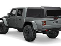 Gladiator Truck Bed Cap SmartCapEVOa Adventure Matte Black 20-Up Jeep Gladiator 5 Foot Short Bed SmartCap