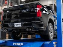 3.0 inch Cat-Back 2.5 inch Dual Split Rear Quad Carbon Fiber Tips 4.0 inch OD 19-23 Silverado/Sierra 1500 Dual Out MBRP